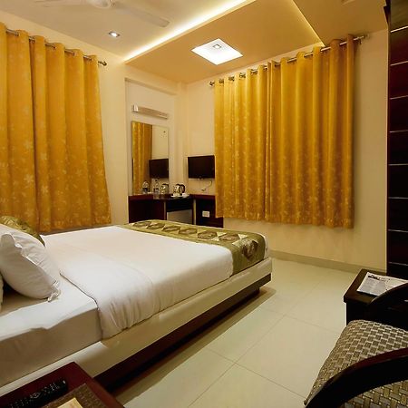Hotel Central Residency Váránaszi Kültér fotó