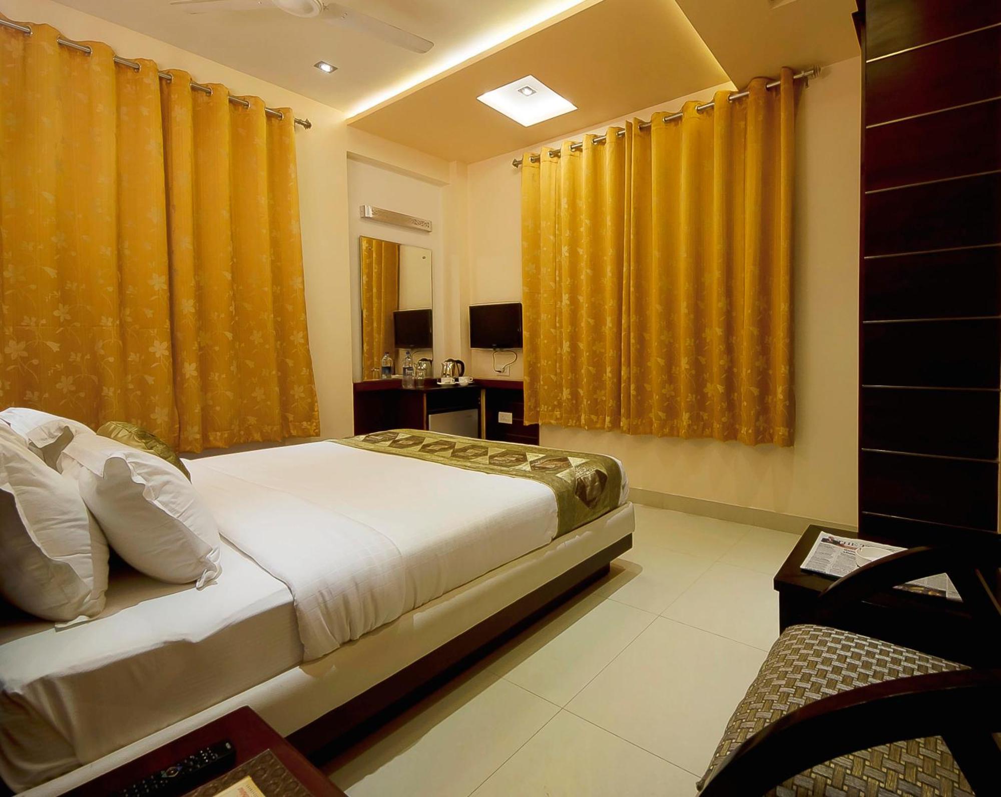 Hotel Central Residency Váránaszi Kültér fotó