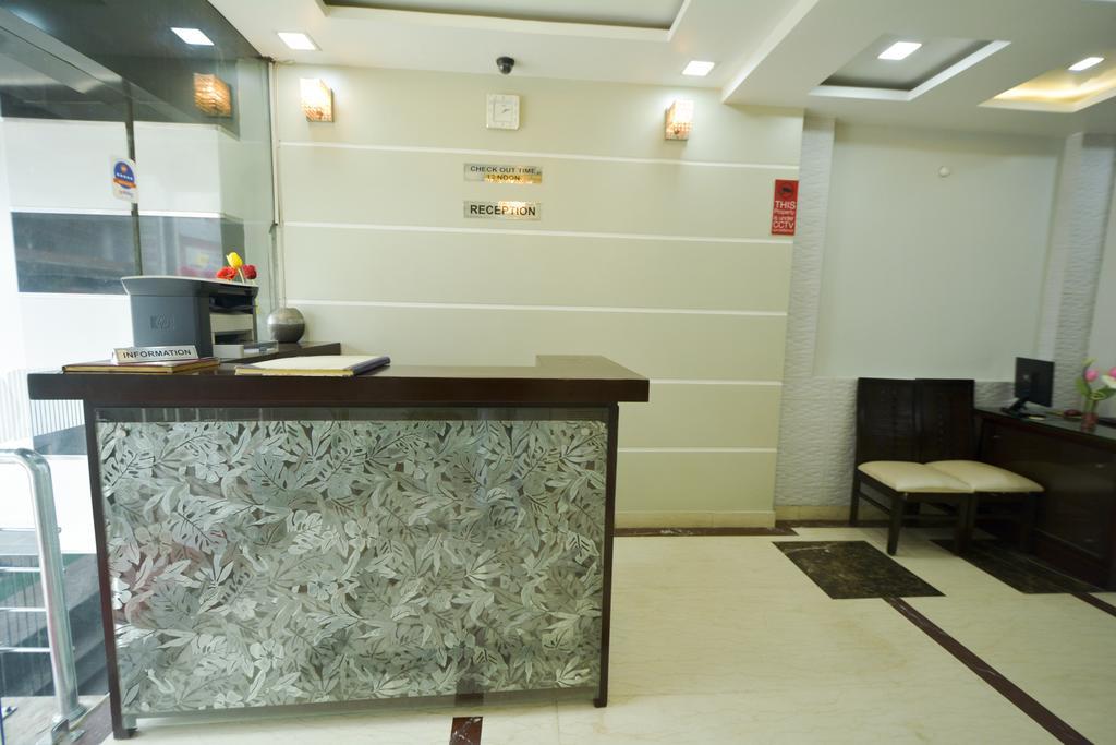 Hotel Central Residency Váránaszi Kültér fotó