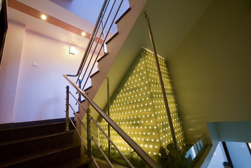 Hotel Central Residency Váránaszi Kültér fotó