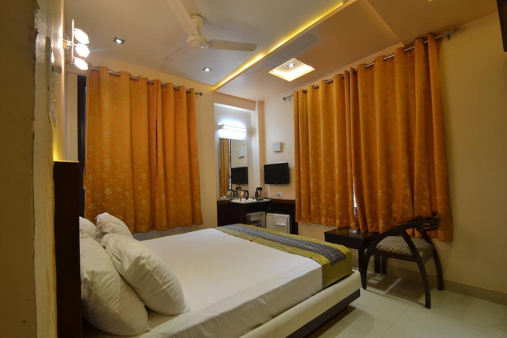 Hotel Central Residency Váránaszi Kültér fotó