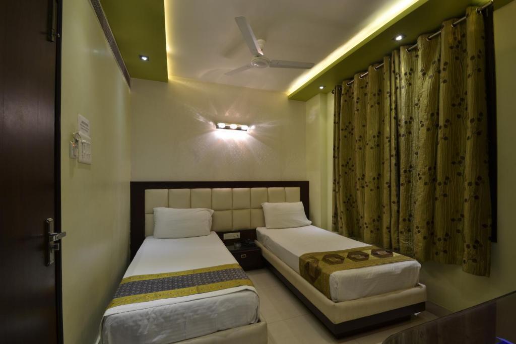 Hotel Central Residency Váránaszi Kültér fotó