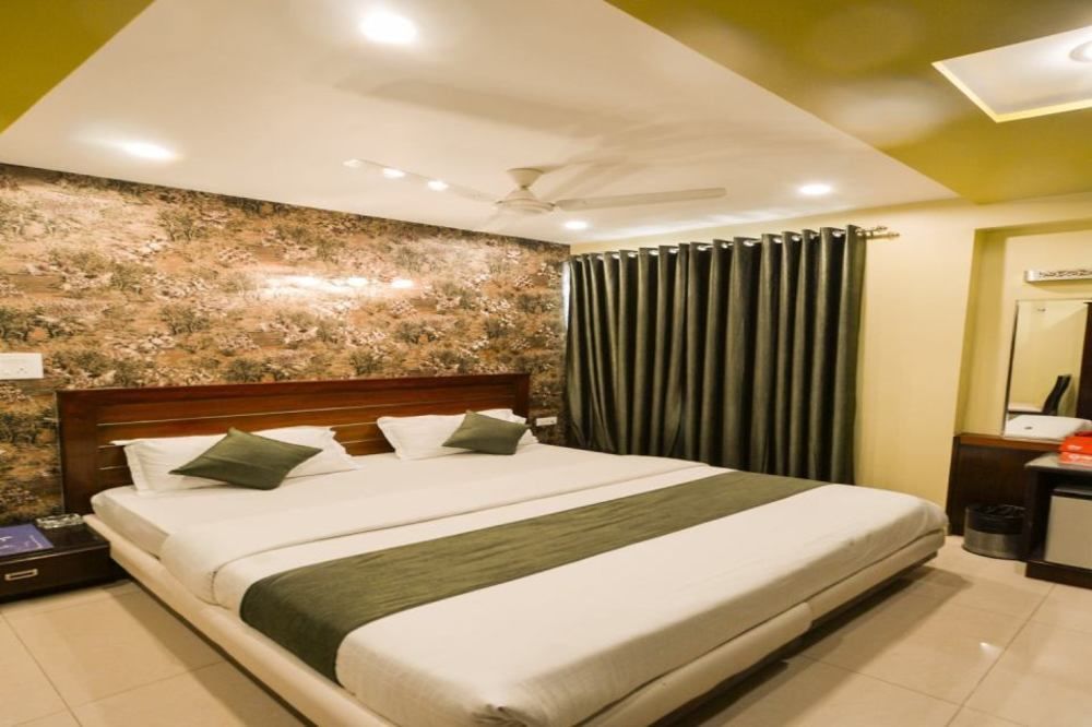 Hotel Central Residency Váránaszi Kültér fotó