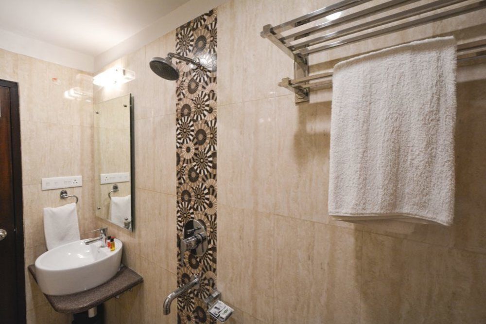 Hotel Central Residency Váránaszi Kültér fotó