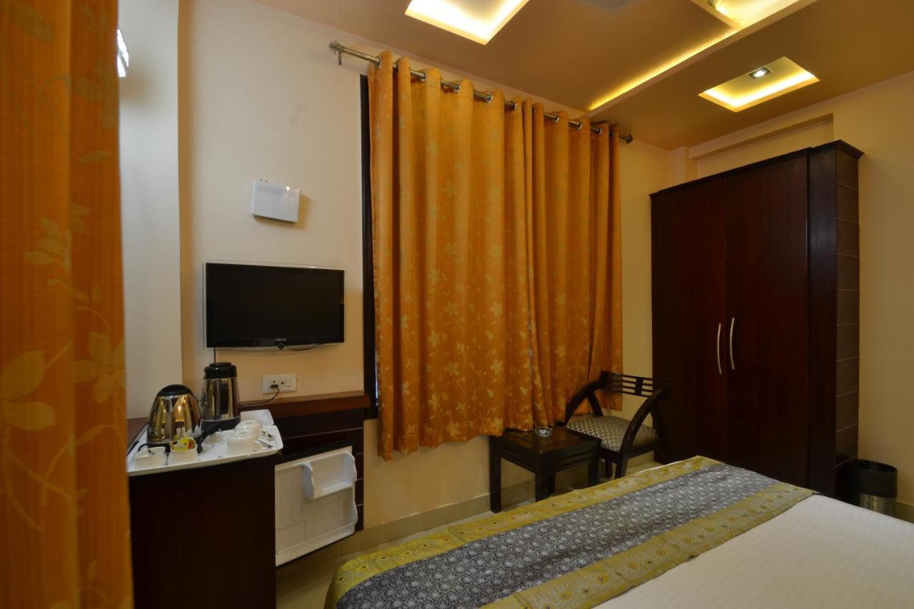 Hotel Central Residency Váránaszi Kültér fotó