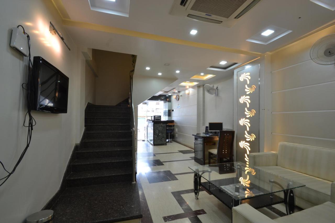 Hotel Central Residency Váránaszi Kültér fotó