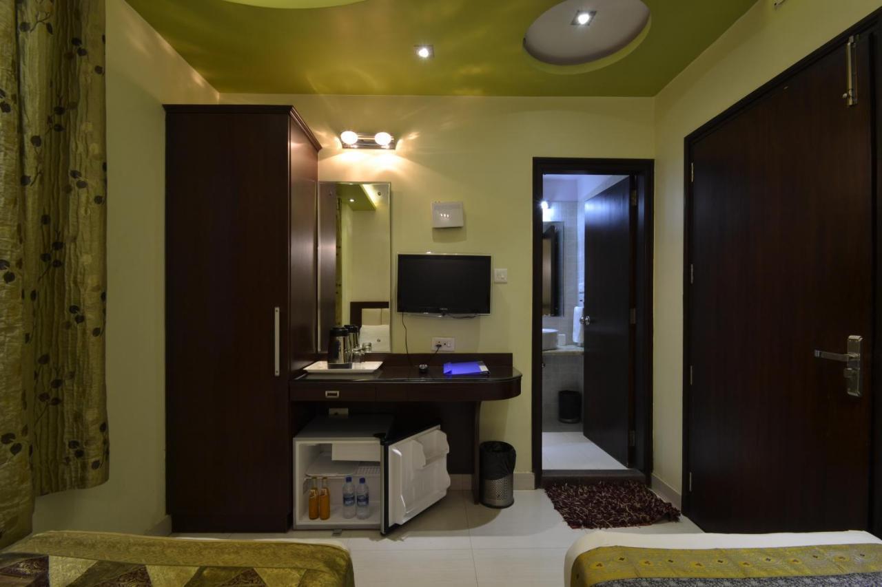 Hotel Central Residency Váránaszi Kültér fotó