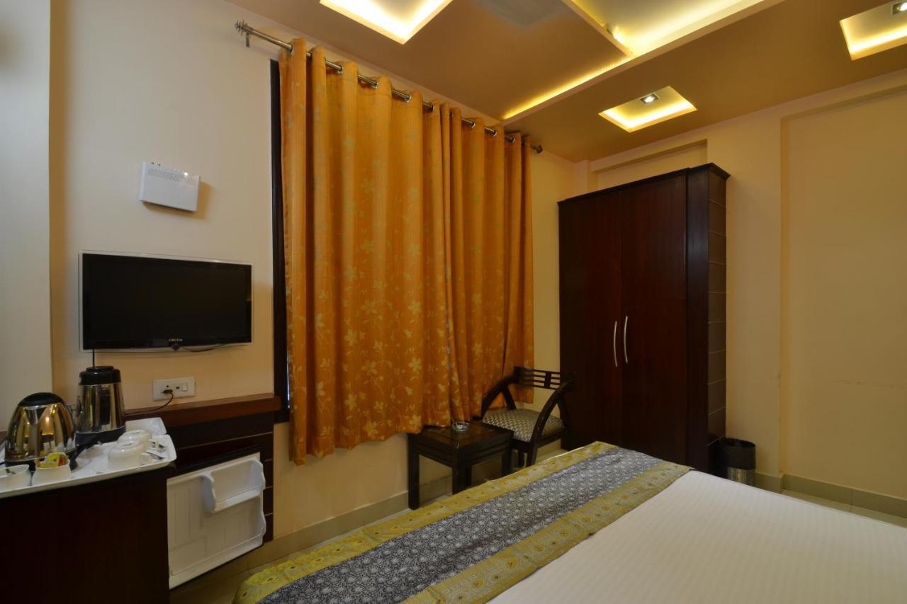 Hotel Central Residency Váránaszi Kültér fotó